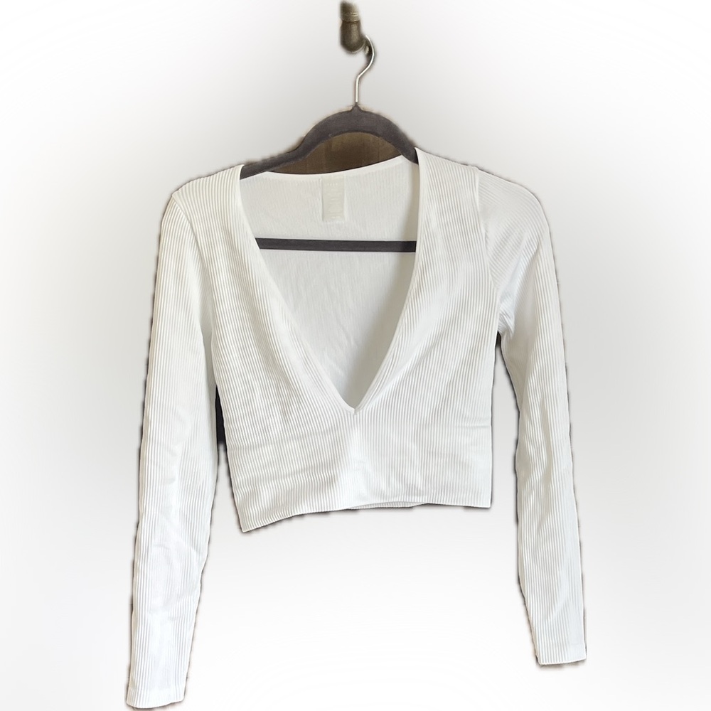 ❤️❤️Chic White V-Neck Ribbed Blouse